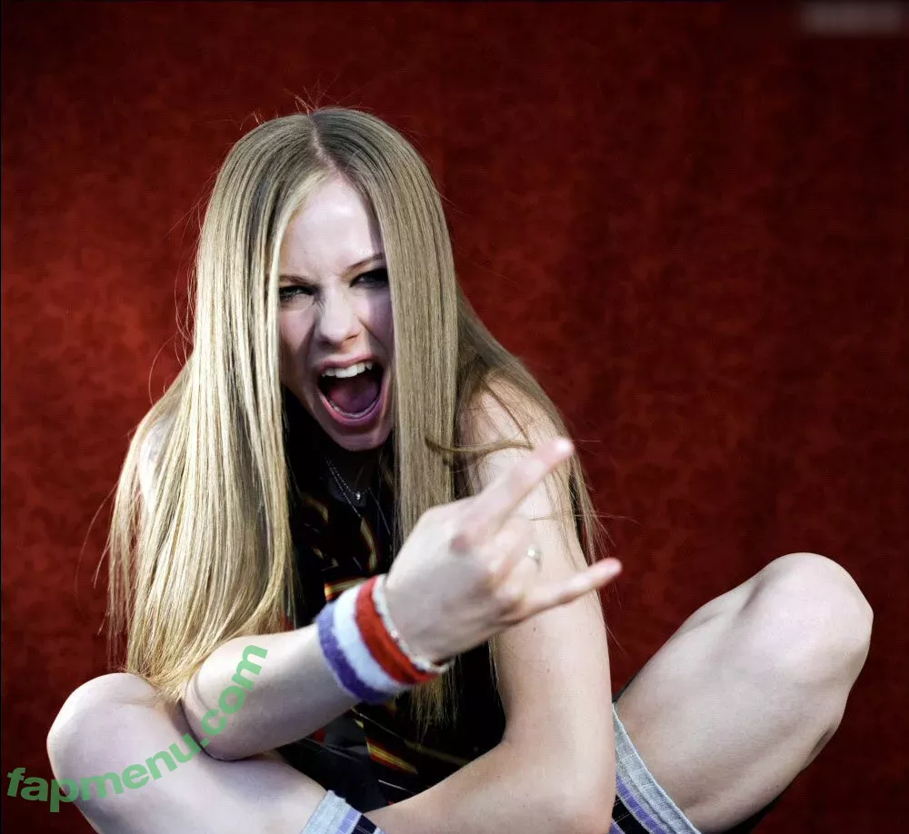 Avril Lavigne nude photo #0788 (AvrilLavigne)