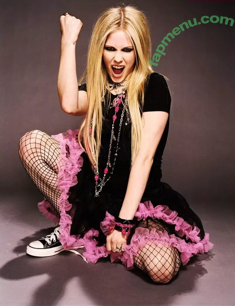 Avril Lavigne nude photo #0789 (AvrilLavigne)
