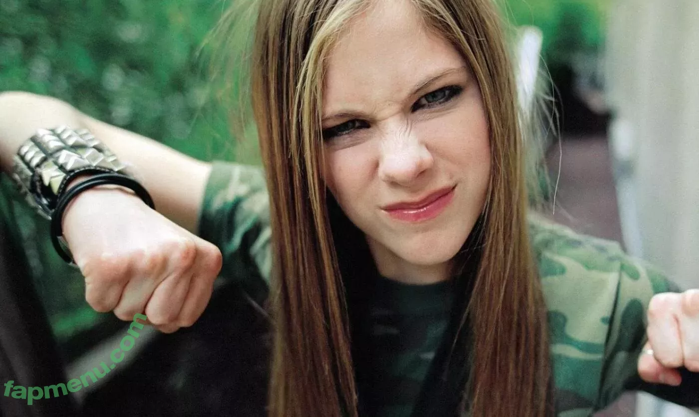 Avril Lavigne nude photo #0790 (AvrilLavigne)