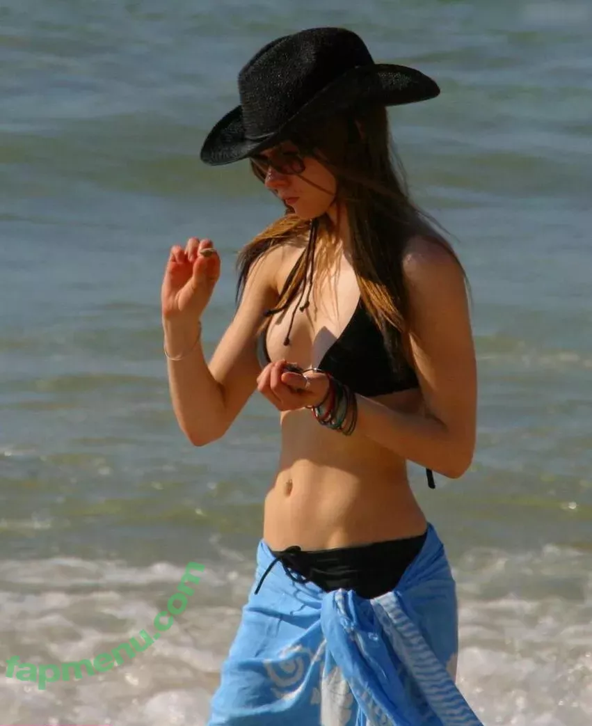 Avril Lavigne nude photo #0806 (AvrilLavigne)