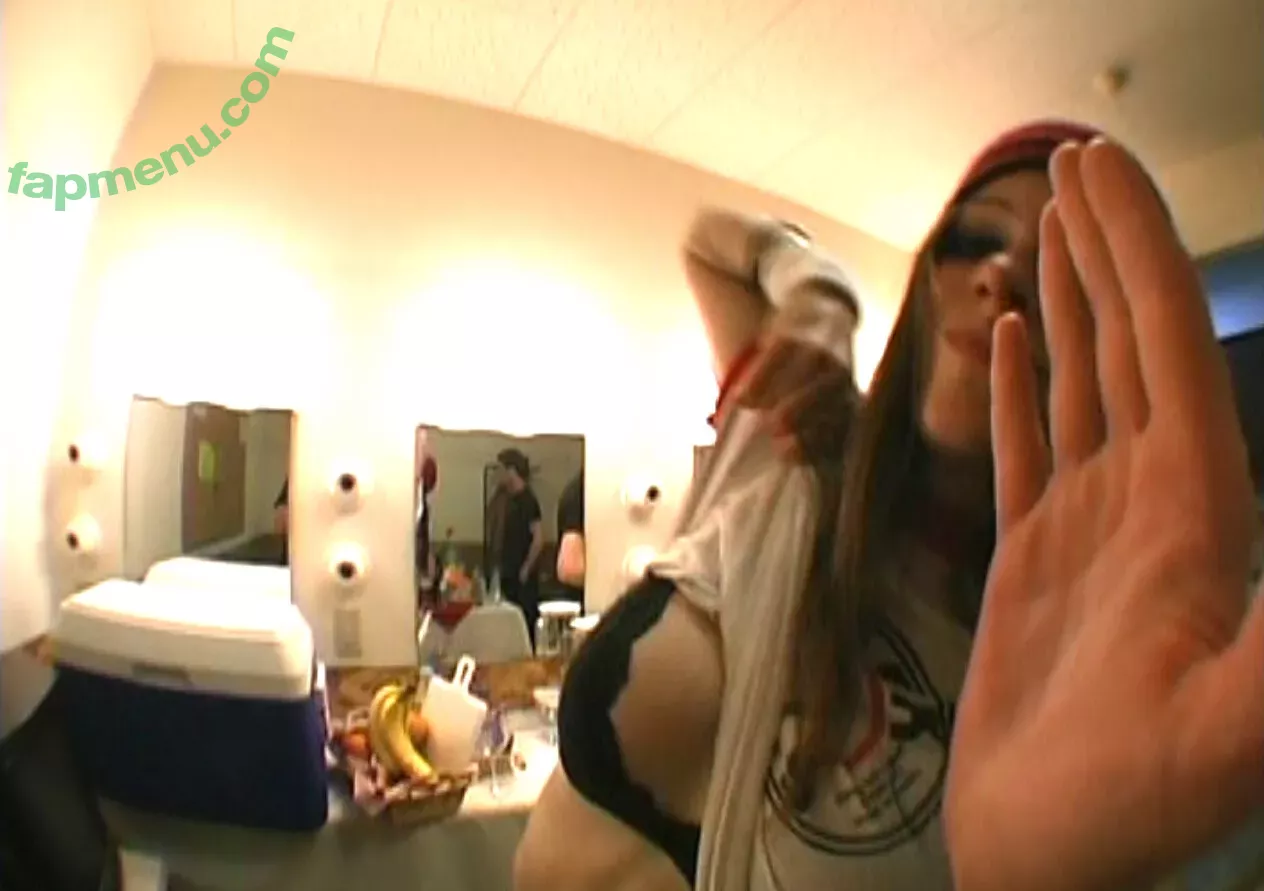 Avril Lavigne nude photo #0807 (AvrilLavigne)