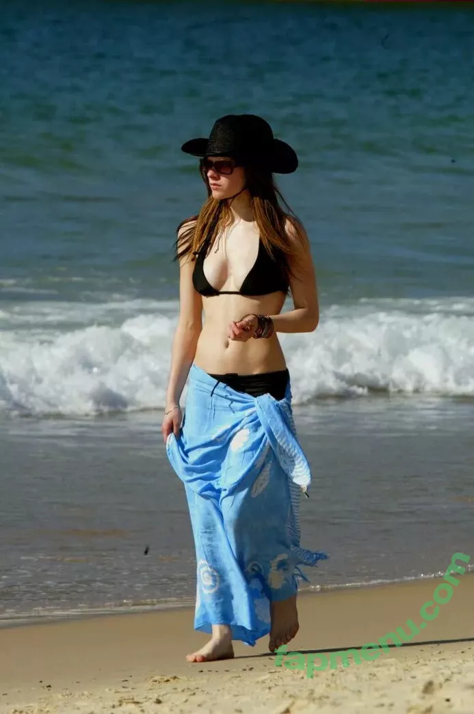 Avril Lavigne nude photo #0808 (AvrilLavigne)