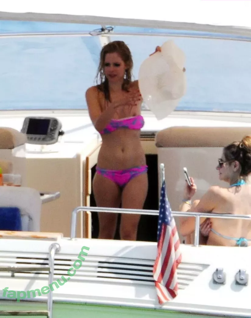 Avril Lavigne nude photo #0809 (AvrilLavigne)