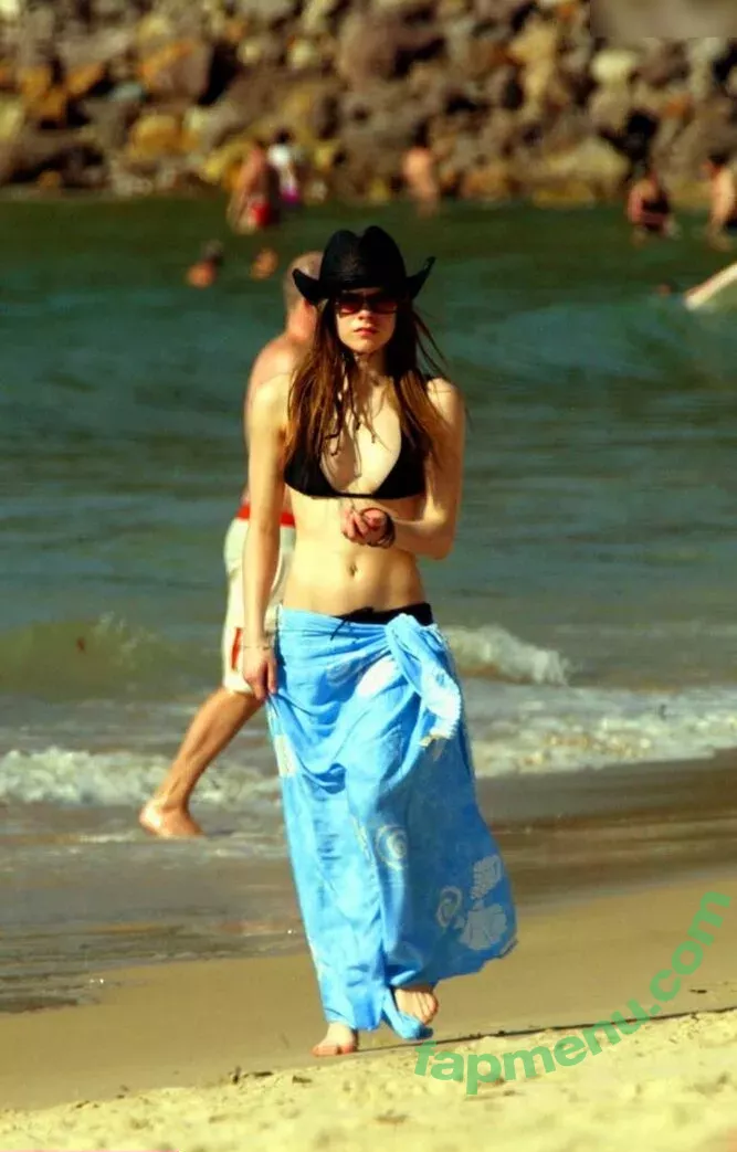 Avril Lavigne nude photo #0812 (AvrilLavigne)