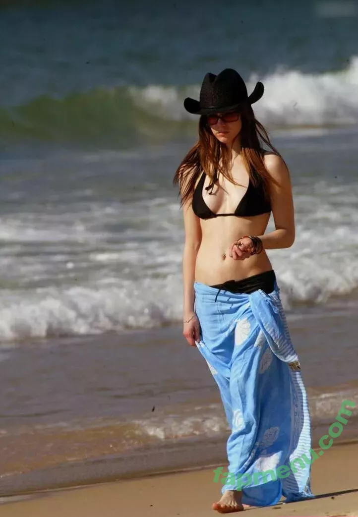 Avril Lavigne nude photo #0813 (AvrilLavigne)