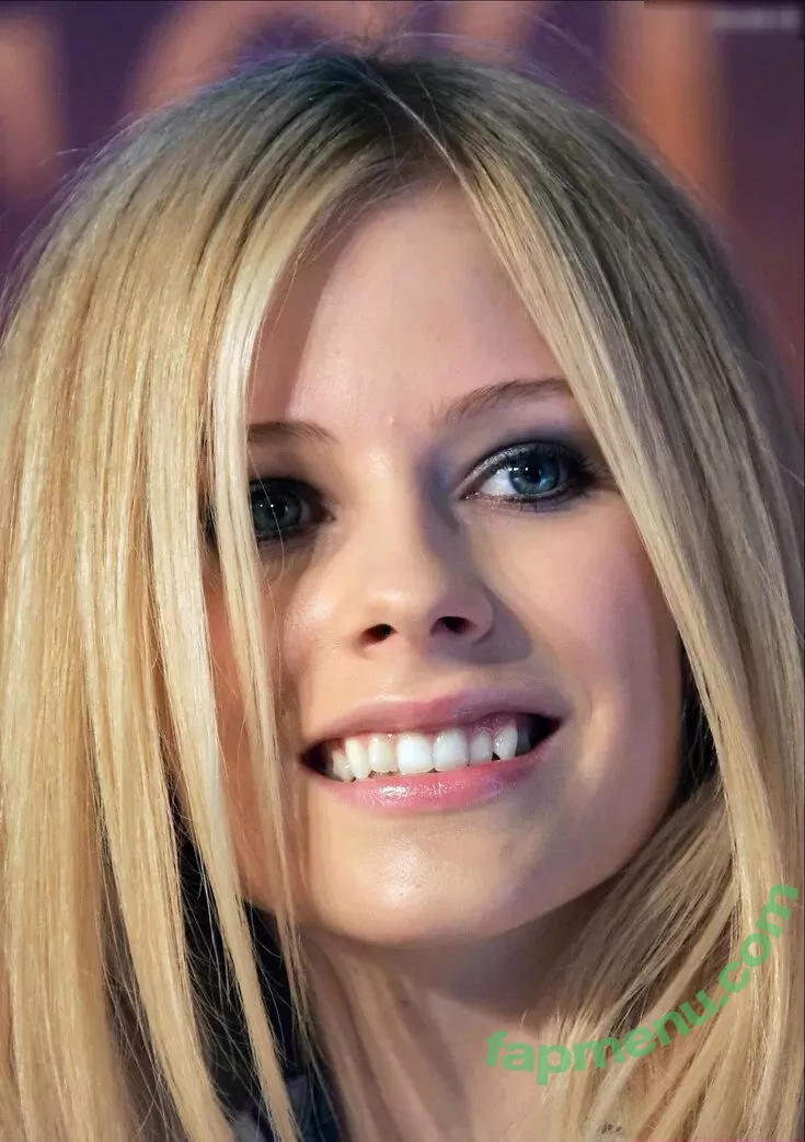Avril Lavigne nude photo #0818 (AvrilLavigne)
