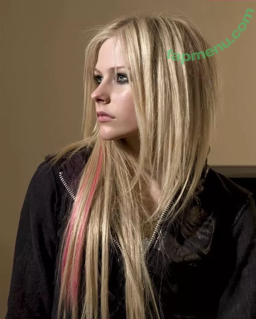 Avril Lavigne nude photo #0820 (AvrilLavigne)