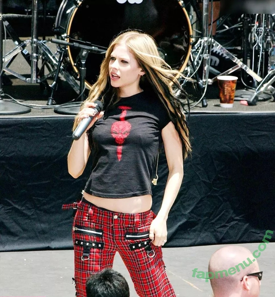 Avril Lavigne nude photo #0826 (AvrilLavigne)