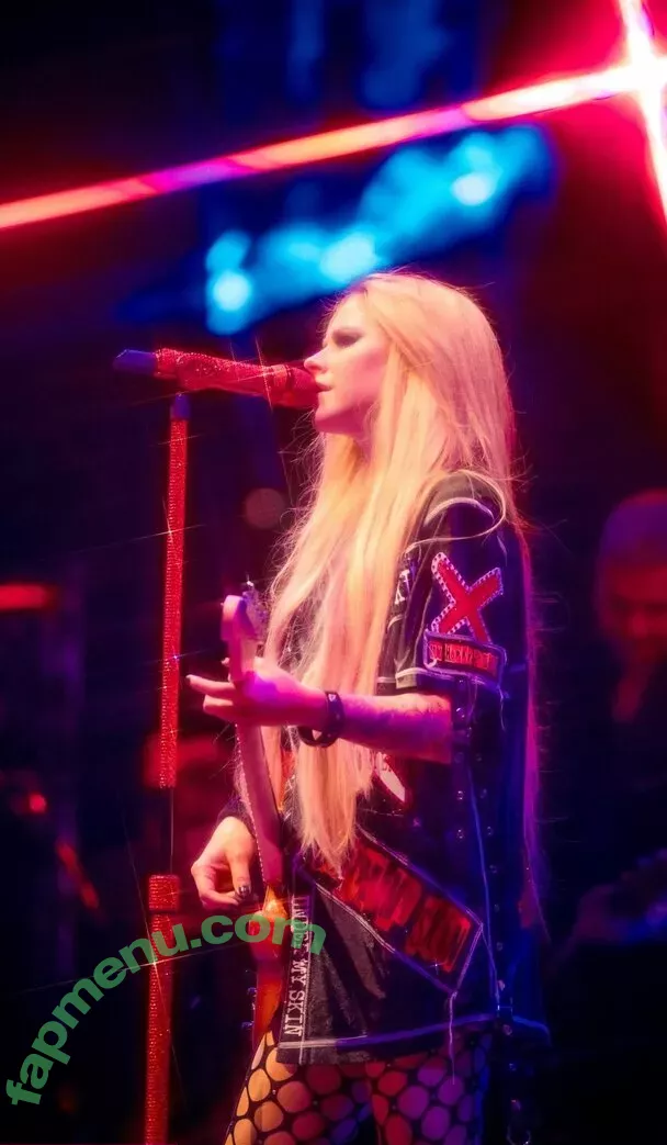 Avril Lavigne nude photo #0836 (AvrilLavigne)