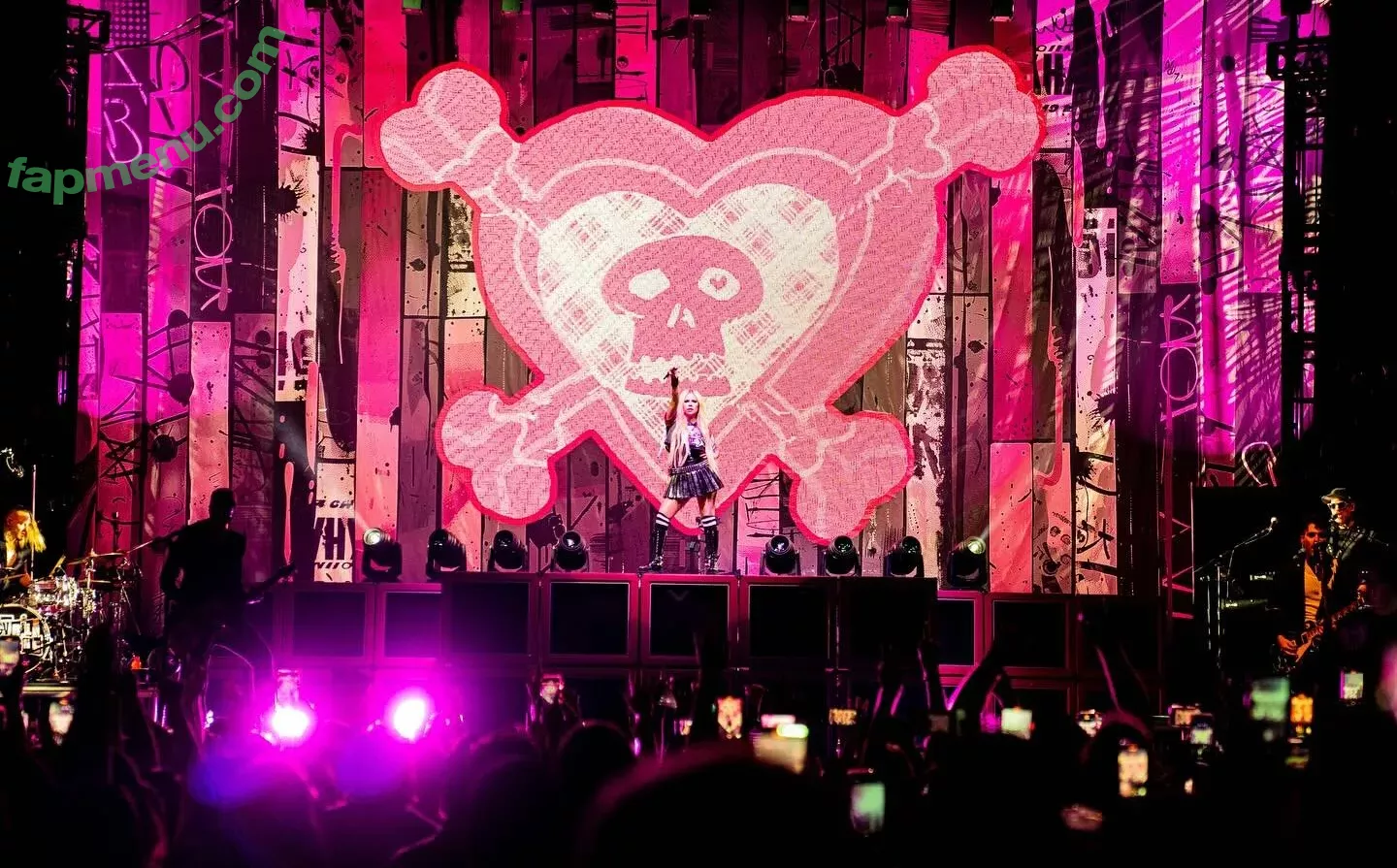 Avril Lavigne nude photo #0838 (AvrilLavigne)