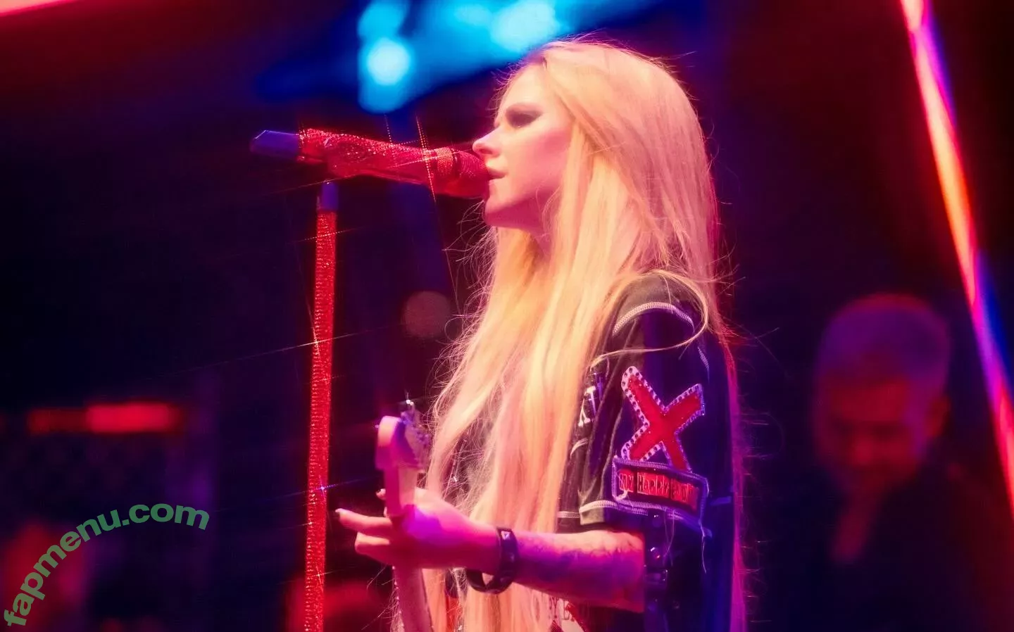 Avril Lavigne nude photo #0840 (AvrilLavigne)