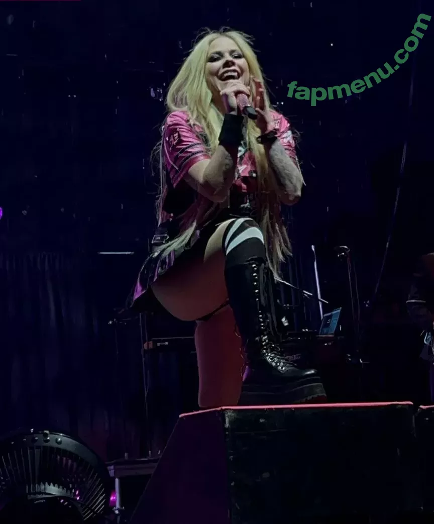 Avril Lavigne nude photo #0844 (AvrilLavigne)