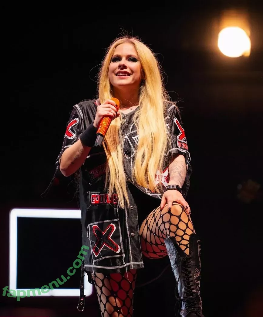 Avril Lavigne nude photo #0845 (AvrilLavigne)