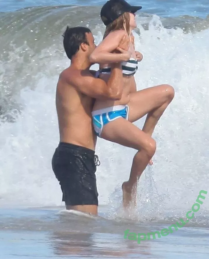 Avril Lavigne nude photo #0859 (AvrilLavigne)