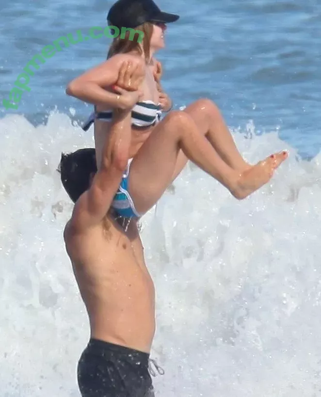 Avril Lavigne nude photo #0860 (AvrilLavigne)