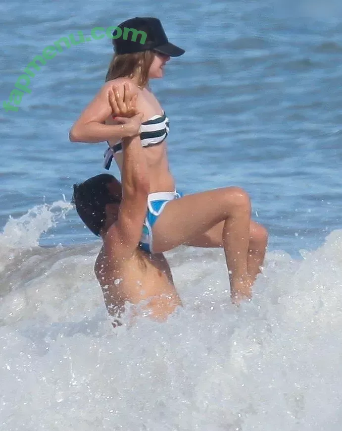 Avril Lavigne nude photo #0861 (AvrilLavigne)