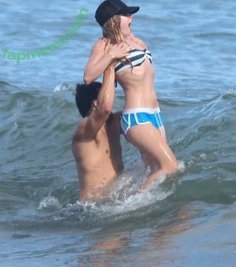 Avril Lavigne nude photo #0862 (AvrilLavigne)