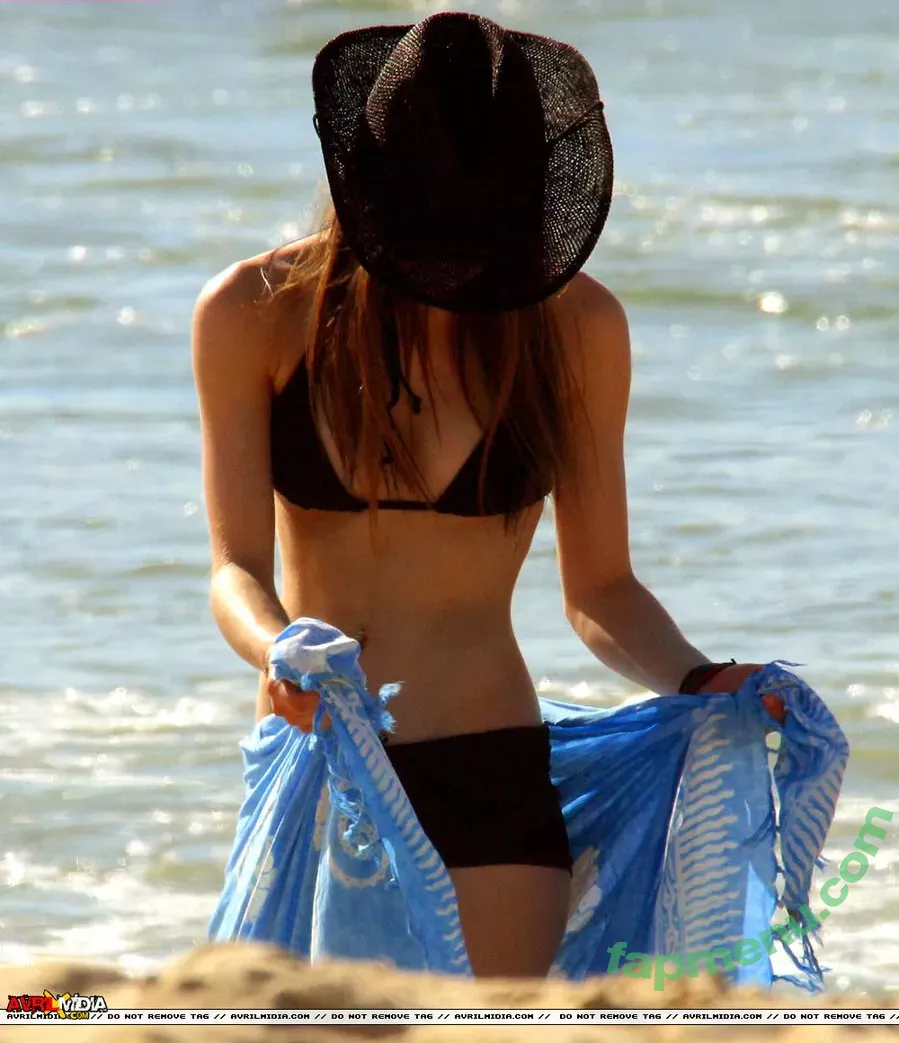 Avril Lavigne nude photo #0871 (AvrilLavigne)