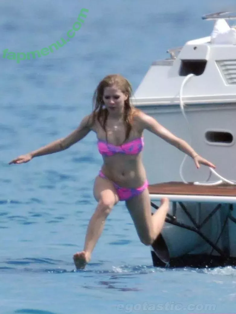 Avril Lavigne nude photo #0873 (AvrilLavigne)