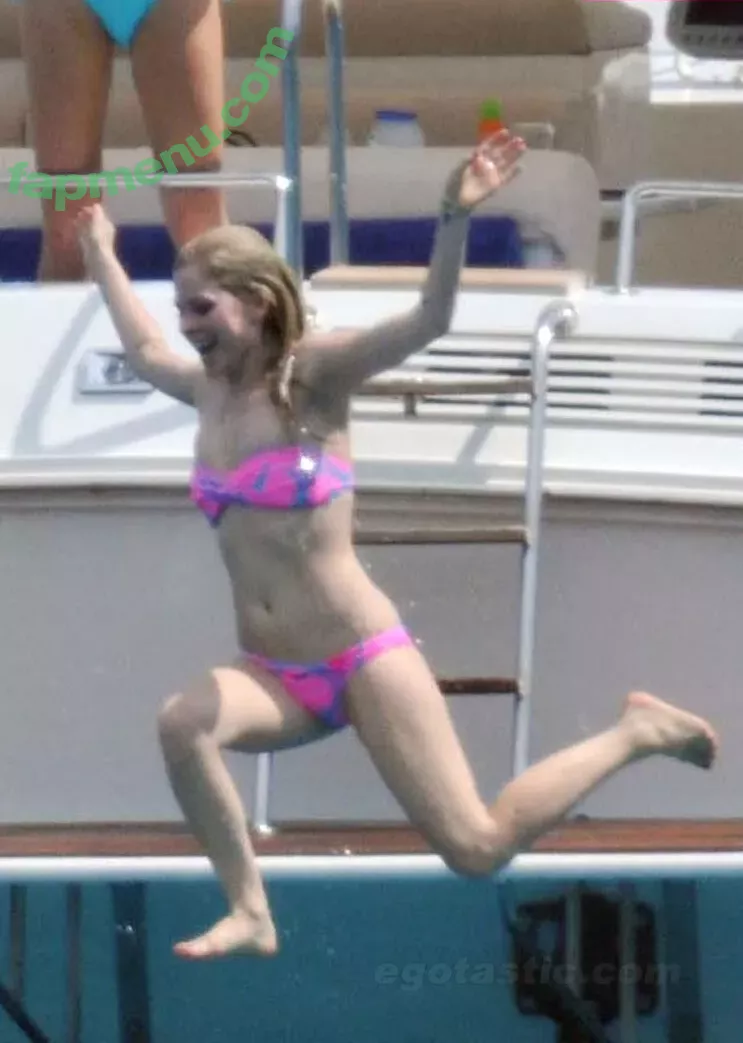 Avril Lavigne nude photo #0875 (AvrilLavigne)