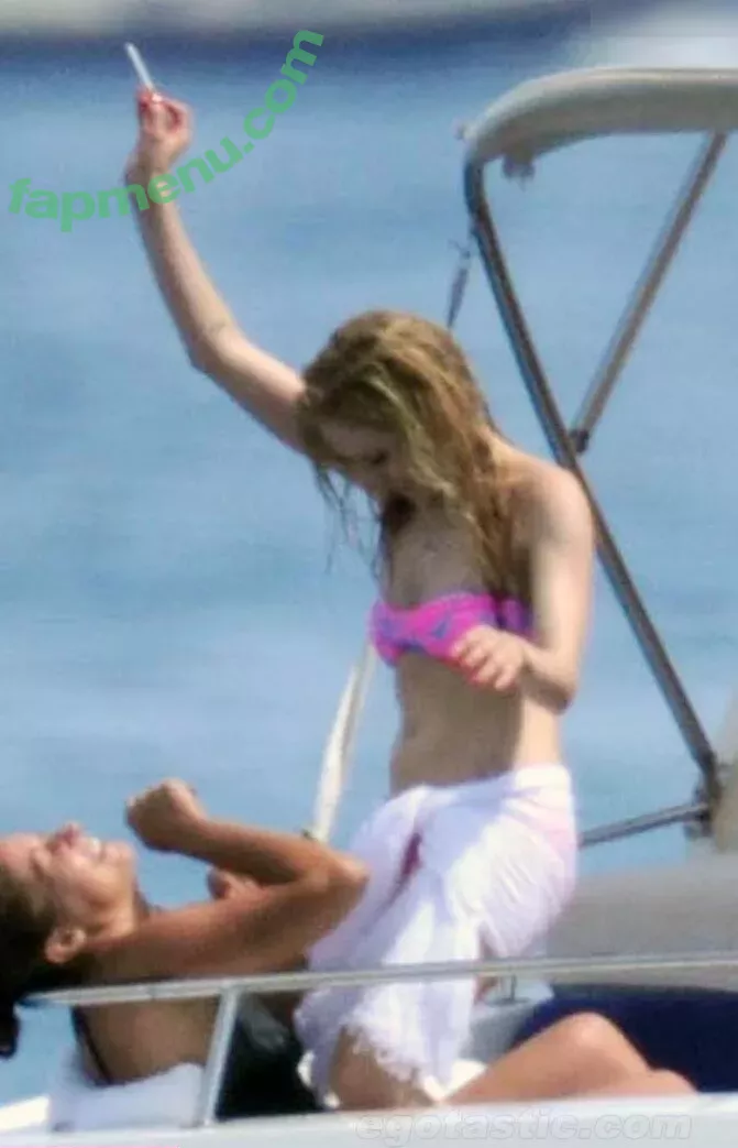 Avril Lavigne nude photo #0879 (AvrilLavigne)
