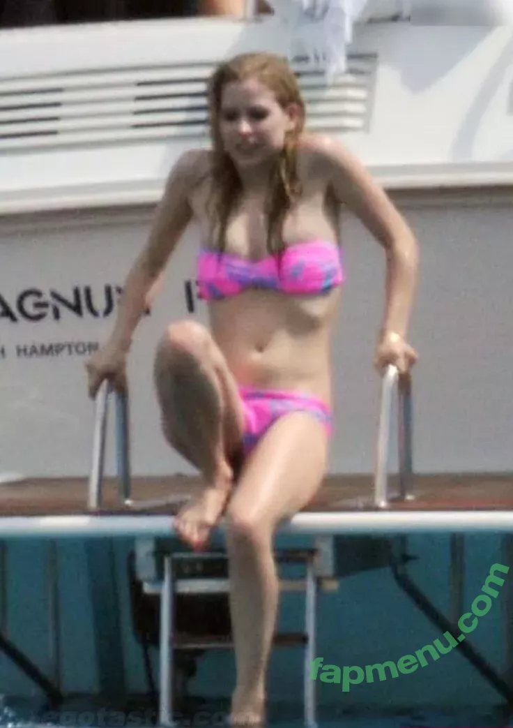 Avril Lavigne nude photo #0882 (AvrilLavigne)