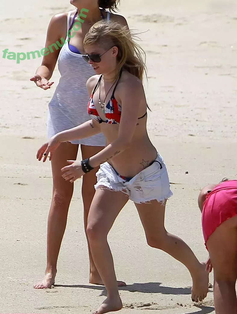 Avril Lavigne nude photo #0889 (AvrilLavigne)