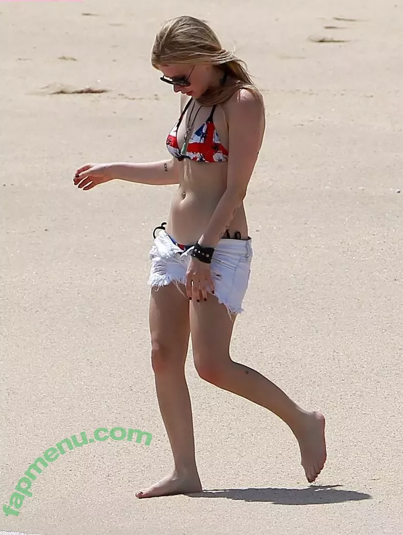 Avril Lavigne nude photo #0891 (AvrilLavigne)