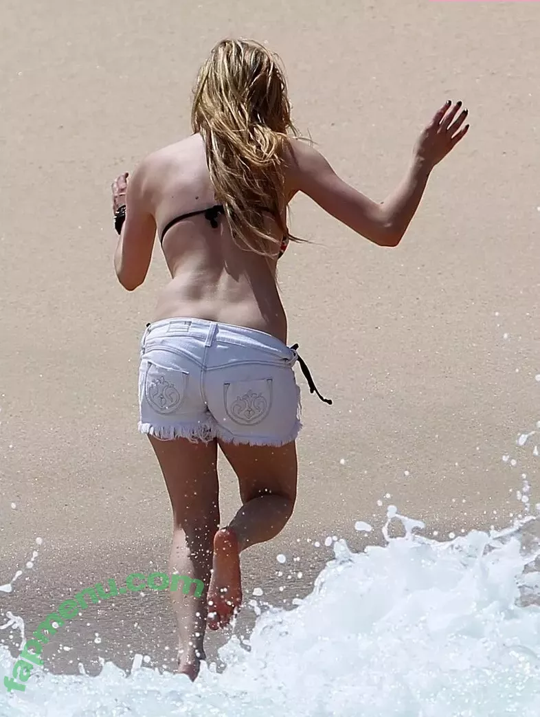 Avril Lavigne nude photo #0892 (AvrilLavigne)