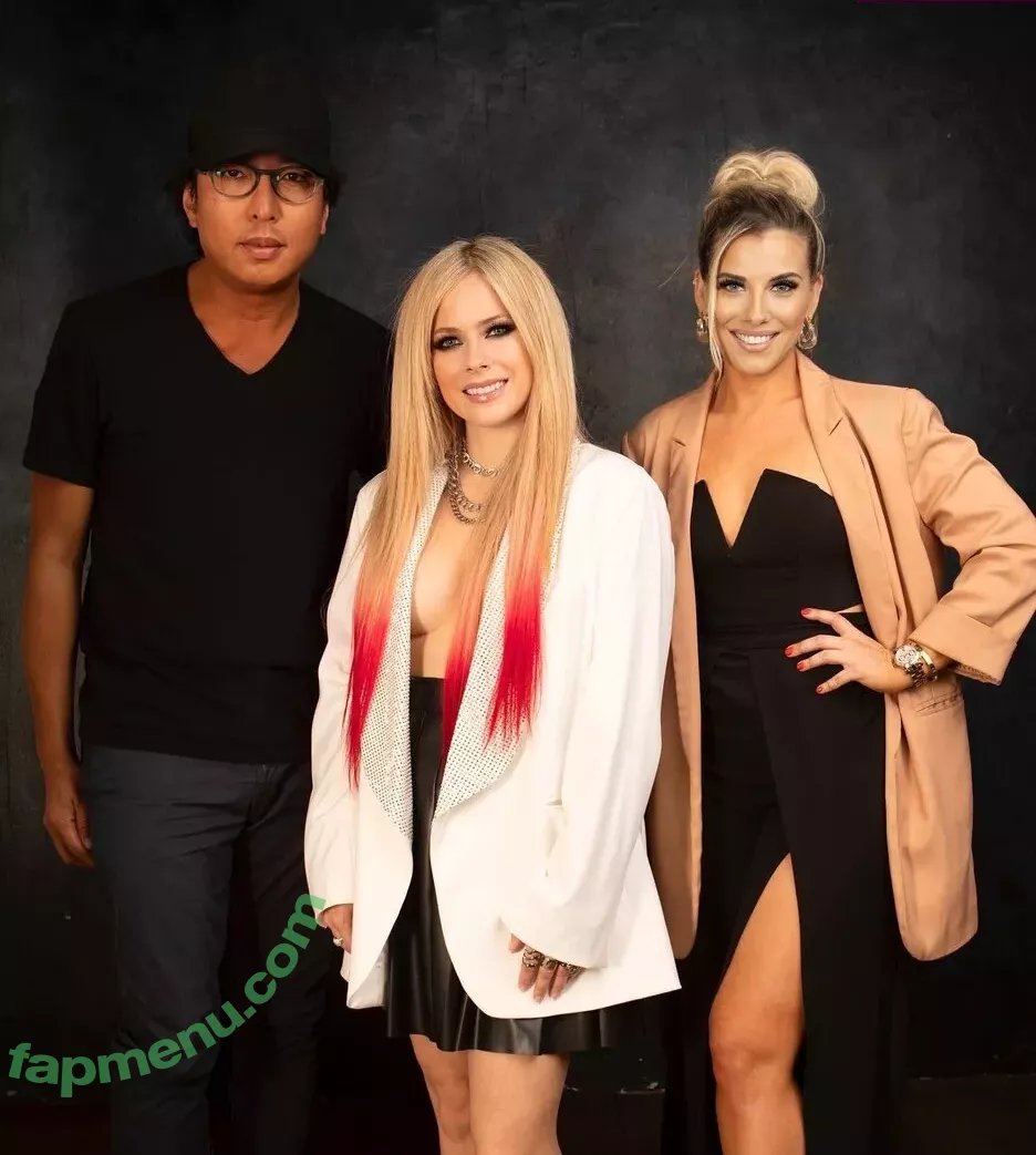 Avril Lavigne nude photo #0896 (AvrilLavigne)