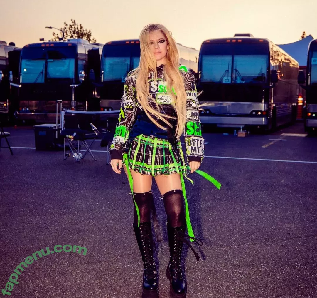 Avril Lavigne nude photo #0908 (AvrilLavigne)