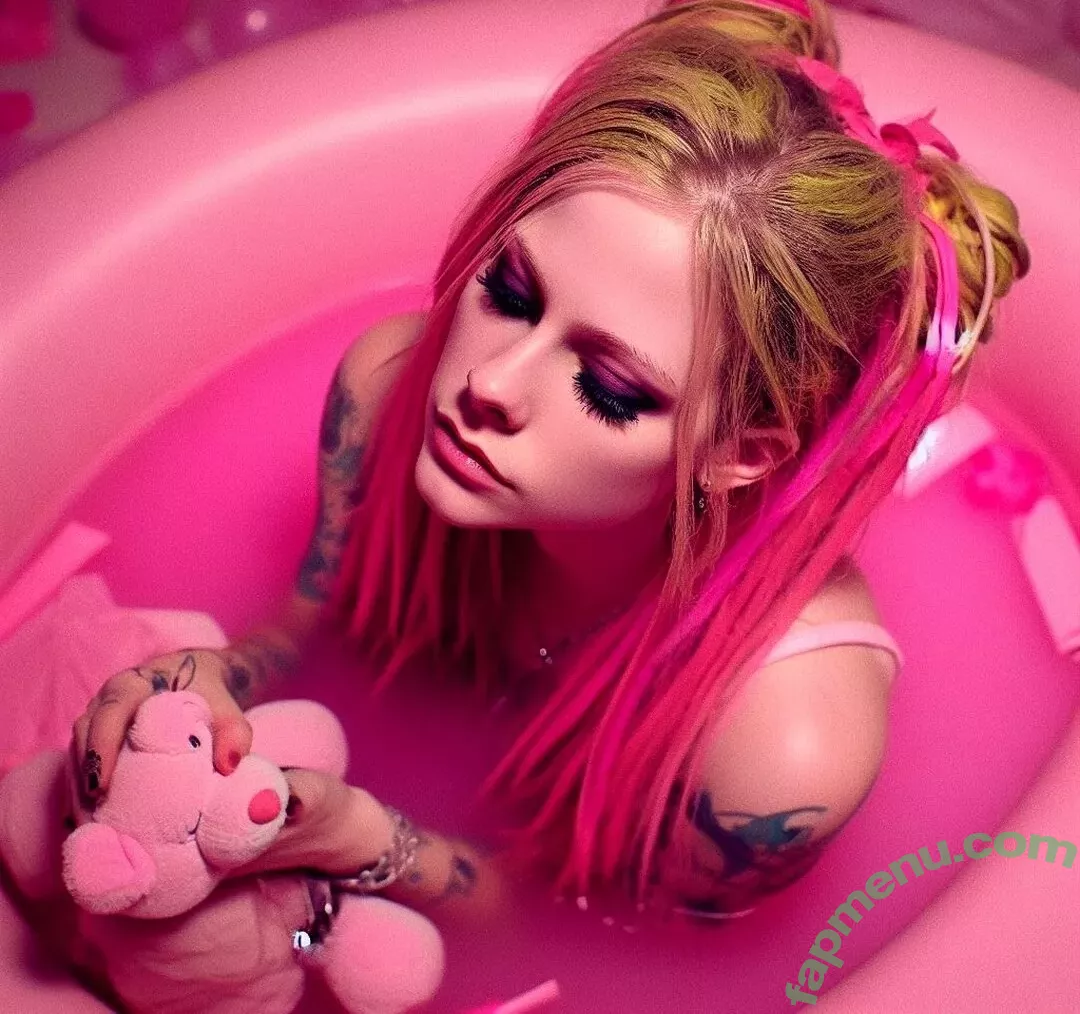 Avril Lavigne nude photo #0913 (AvrilLavigne)