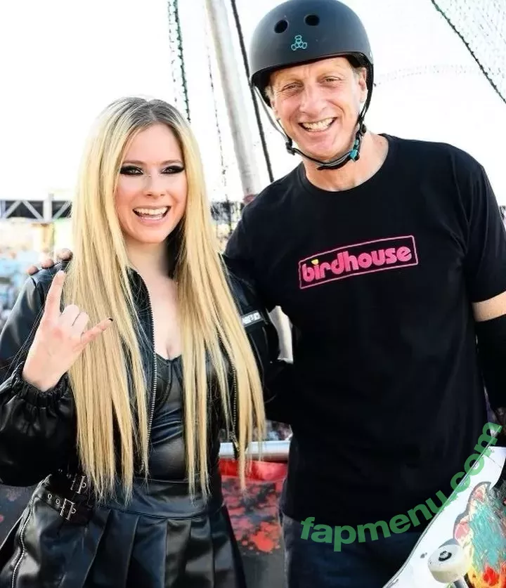 Avril Lavigne nude photo #0920 (AvrilLavigne)