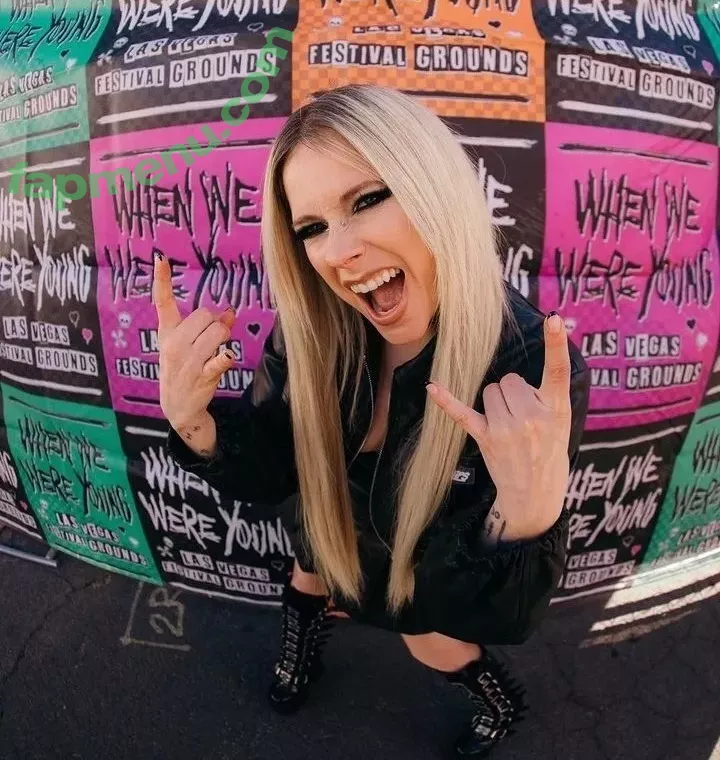 Avril Lavigne nude photo #0922 (AvrilLavigne)