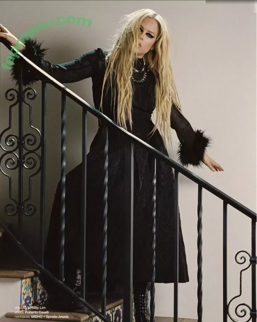 Avril Lavigne nude photo #0924 (AvrilLavigne)