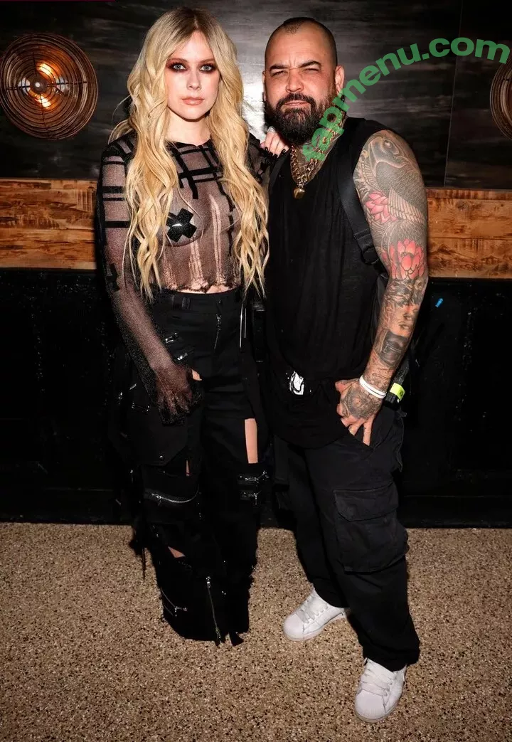 Avril Lavigne nude photo #0927 (AvrilLavigne)