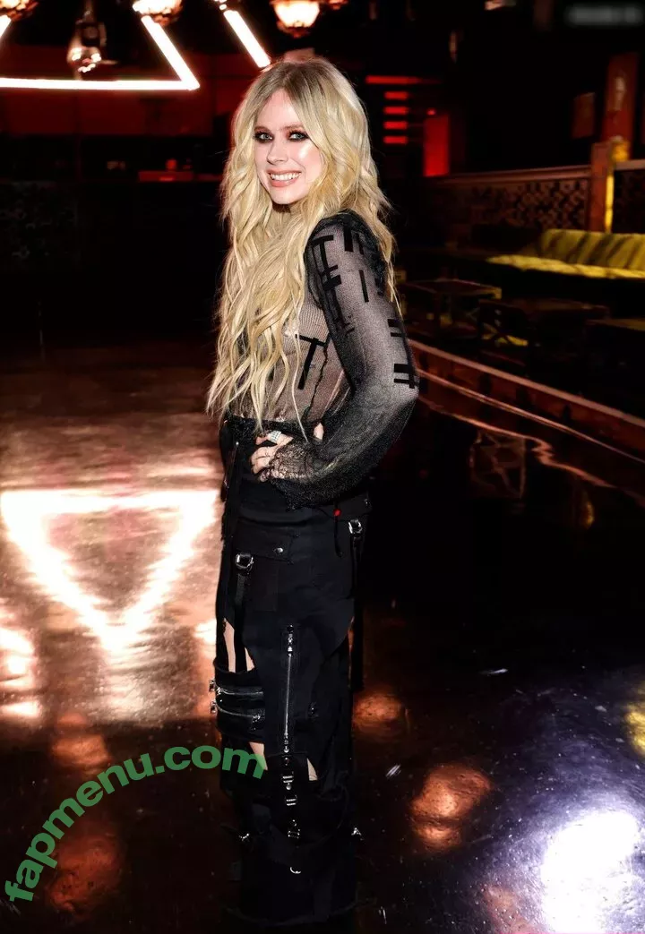 Avril Lavigne nude photo #0928 (AvrilLavigne)