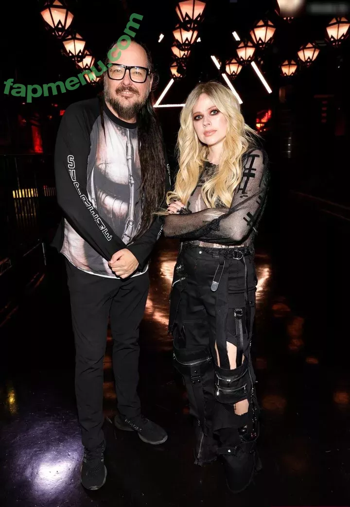 Avril Lavigne nude photo #0929 (AvrilLavigne)