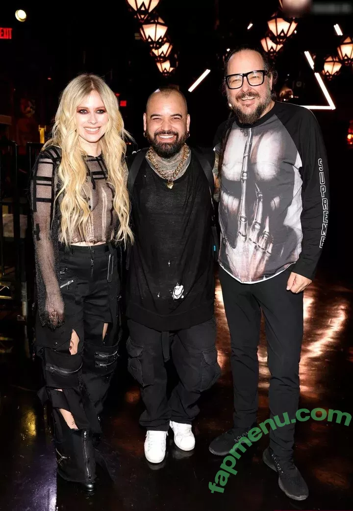 Avril Lavigne nude photo #0931 (AvrilLavigne)