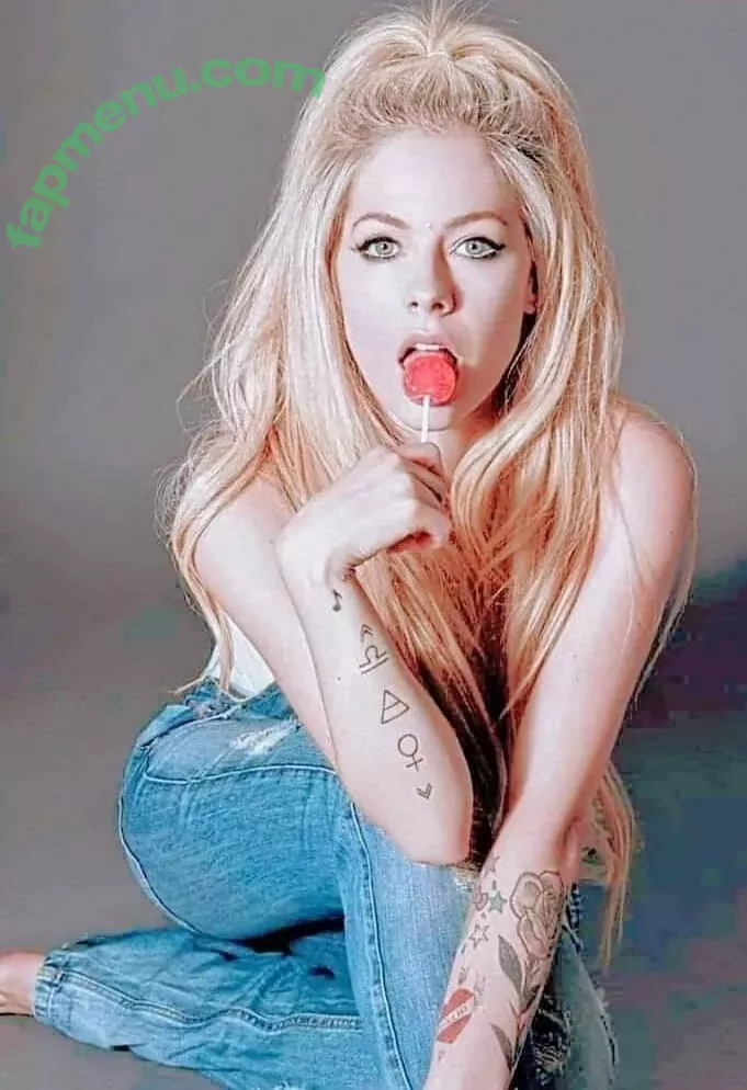 Avril Lavigne nude photo #0935 (AvrilLavigne)