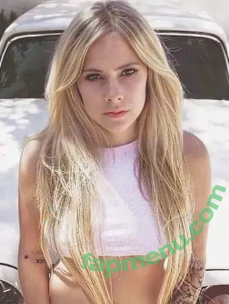 Avril Lavigne nude photo #0936 (AvrilLavigne)