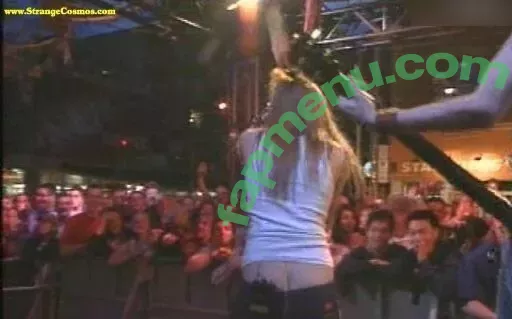 Avril Lavigne nude photo #0944 (AvrilLavigne)