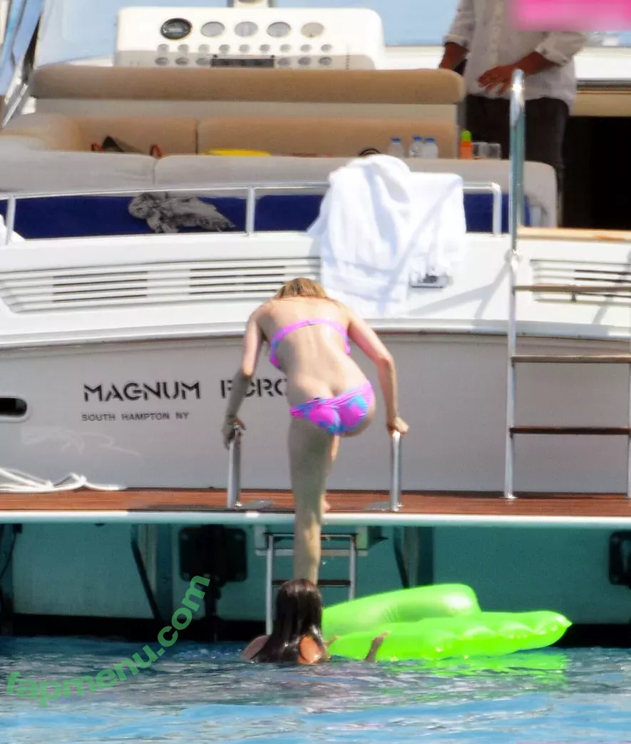 Avril Lavigne nude photo #0951 (AvrilLavigne)