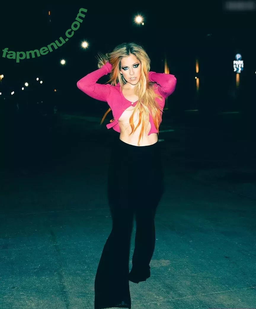 Avril Lavigne nude photo #0956 (AvrilLavigne)