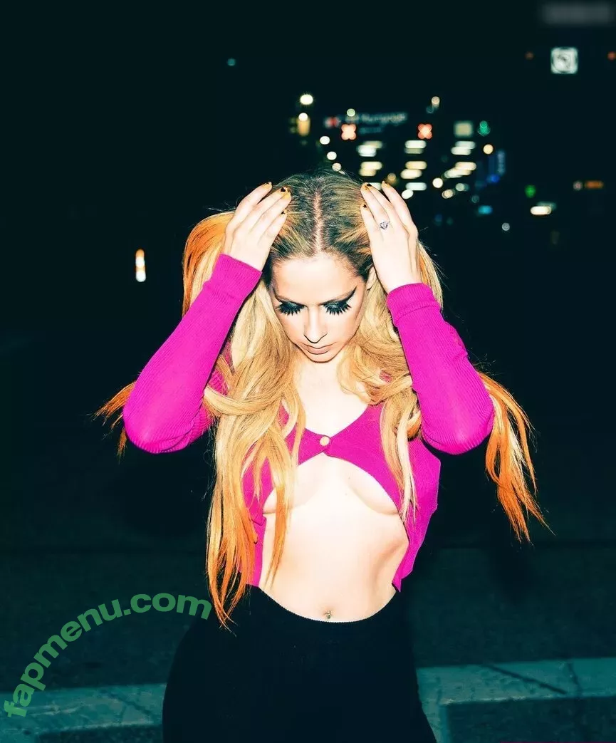 Avril Lavigne nude photo #0957 (AvrilLavigne)