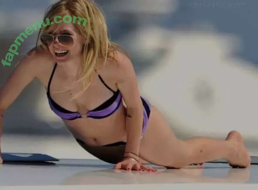 Avril Lavigne nude photo #0966 (AvrilLavigne)