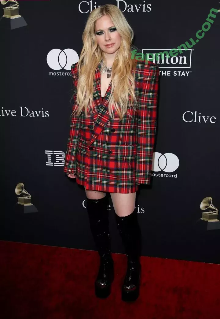 Avril Lavigne nude photo #0967 (AvrilLavigne)