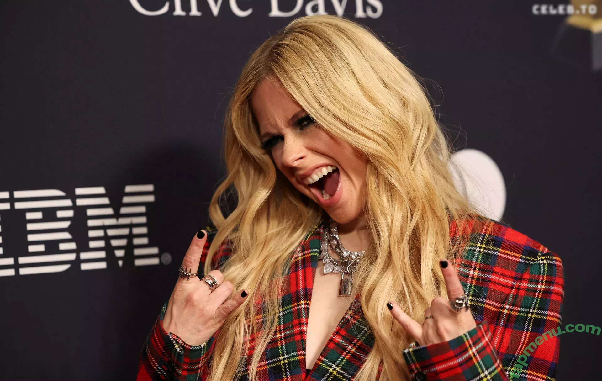 Avril Lavigne nude photo #0974 (AvrilLavigne)