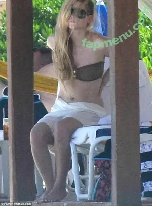 Avril Lavigne / AvrilLavigne nude photo #1228