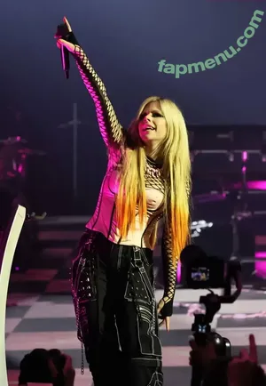 Avril Lavigne / AvrilLavigne nude photo #1301